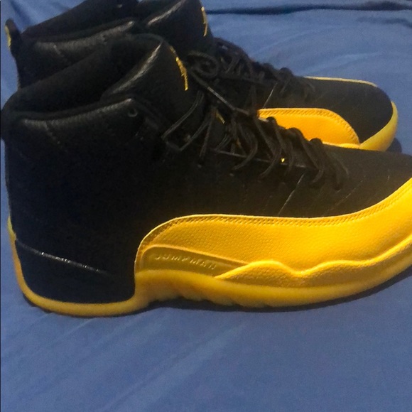 Air Jordan 12s university gold - Picture 2 of 4